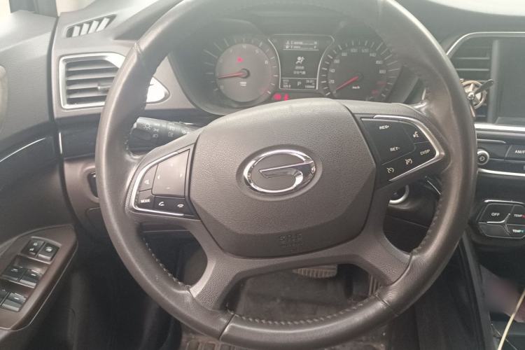 Used GAC Trumpchi GS4 2017 235T Automatic Two-Wheel Drive Luxury Smart Connectivity Version Steering Wheel