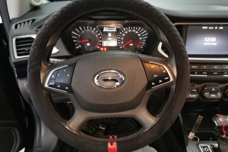 Used GAC Trumpchi GS4 2017 235T Automatic Two-Wheel Drive Luxury Smart Connectivity Version Steering Wheel