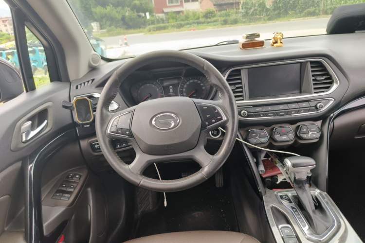 Used GAC Trumpchi GS4 2017 235T Automatic Two-Wheel Drive Luxury Smart Connectivity Version Steering Wheel