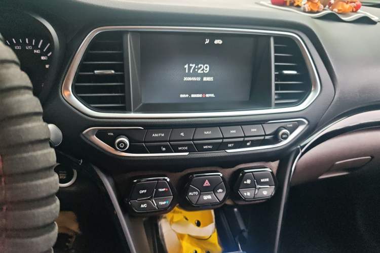 Used GAC Trumpchi GS4 2017 235T Automatic Two-Wheel Drive Luxury Smart Connectivity Version Audio And AC Panel