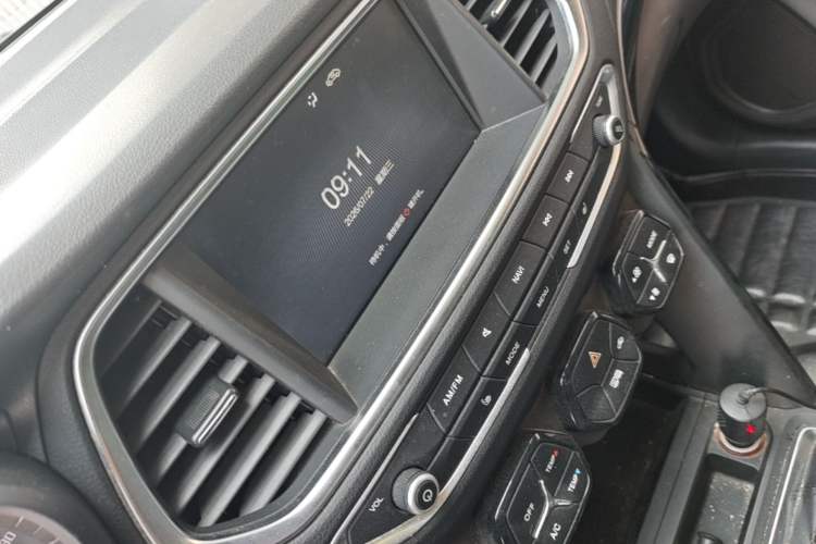 Used GAC Trumpchi GS4 2017 235T Manual Two-Wheel Drive Luxury Edition Audio And AC Panel
