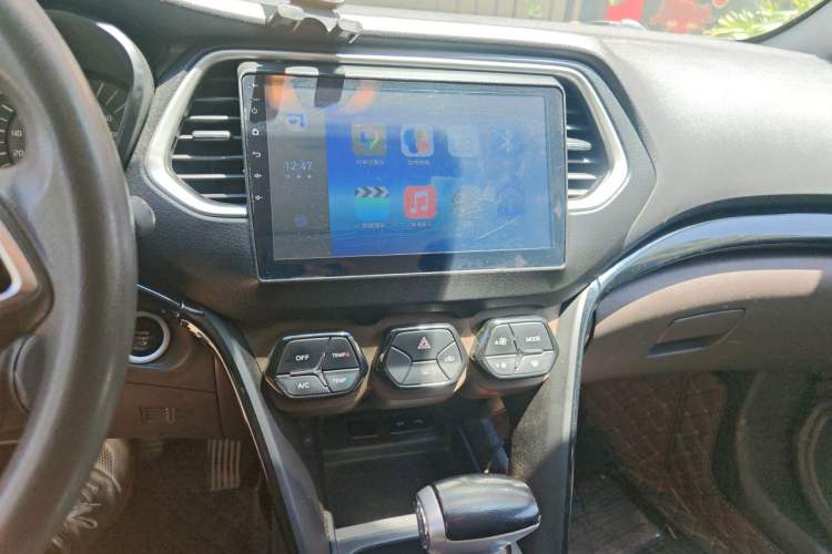 Used GAC Trumpchi GS4 2017 235T G-DCT Two-Wheel Drive Elite Edition Audio And AC Panel