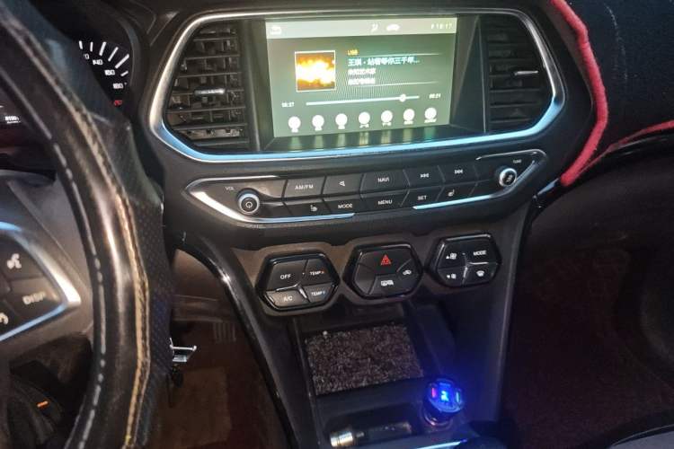 Used GAC Trumpchi GS4 2017 200T Manual Two-Wheel Drive Luxury Edition Audio And AC Panel