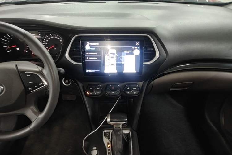 Used GAC Trumpchi GS4 2017 200T G-DCT Two-Wheel Drive Elite Edition Audio And AC Panel