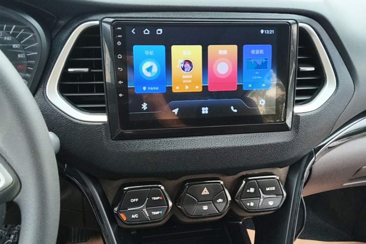 Used GAC Trumpchi GS4 2017 200T G-DCT Two-Wheel Drive Elite Edition Audio And AC Panel