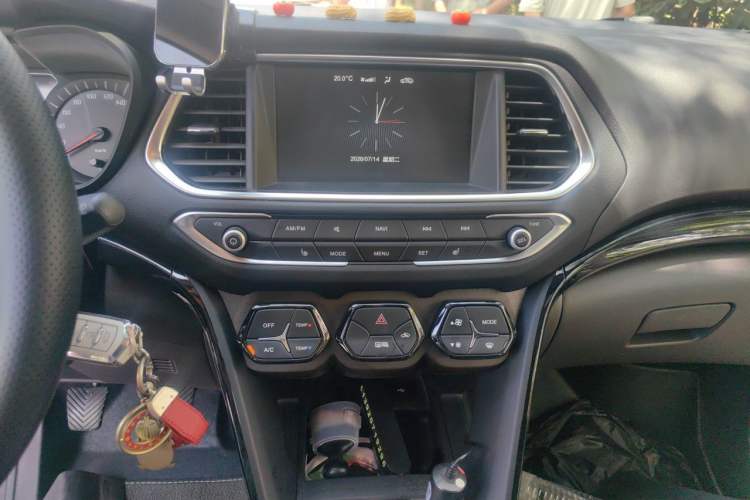 Used GAC Trumpchi GS4 2017 235T Manual Two-Wheel Drive Luxury Edition Audio And AC Panel