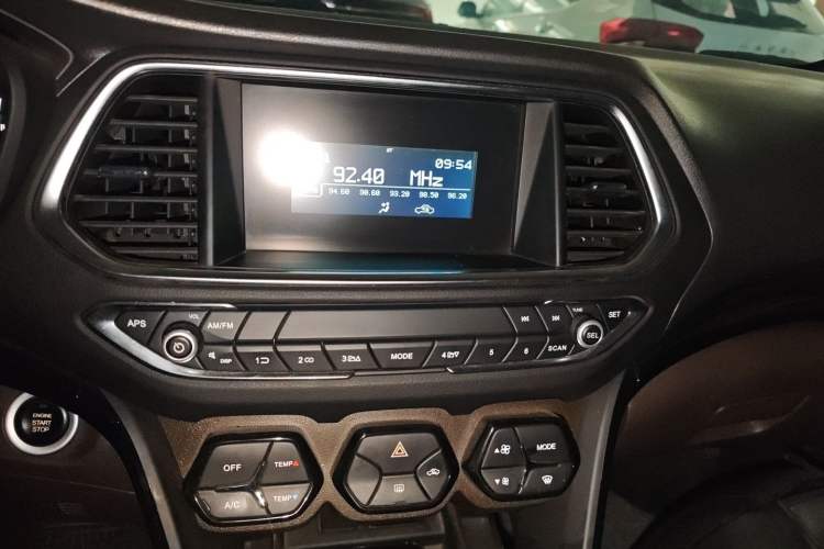 Used GAC Trumpchi GS4 2017 235T Automatic Two-Wheel Drive Elite Edition Audio And AC Panel