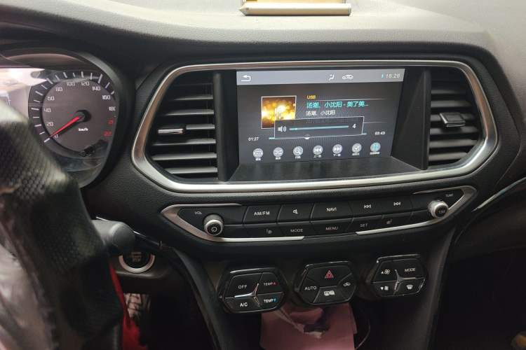 Used GAC Trumpchi GS4 2017 235T Automatic Two-Wheel Drive Luxury Smart Connectivity Version Audio And AC Panel