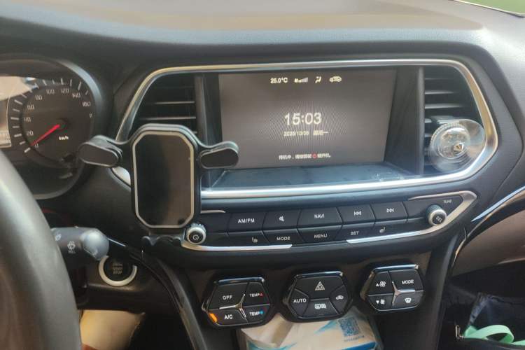 Used GAC Trumpchi GS4 2017 235T Automatic Two-Wheel Drive Luxury Smart Connectivity Version Audio And AC Panel