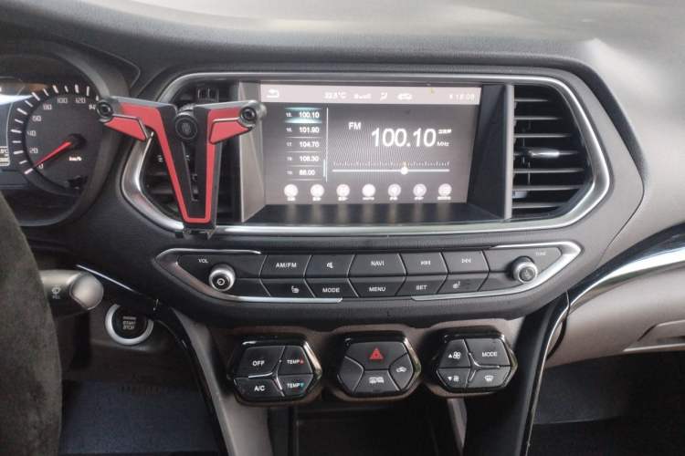Used GAC Trumpchi GS4 2017 235T G-DCT Two-Wheel Drive Luxury Edition Audio And AC Panel