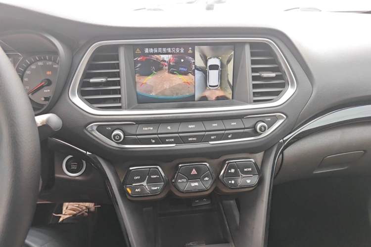 Used GAC Trumpchi GS4 2017 235T Automatic Two-Wheel Drive Luxury Smart Connectivity Version Audio And AC Panel