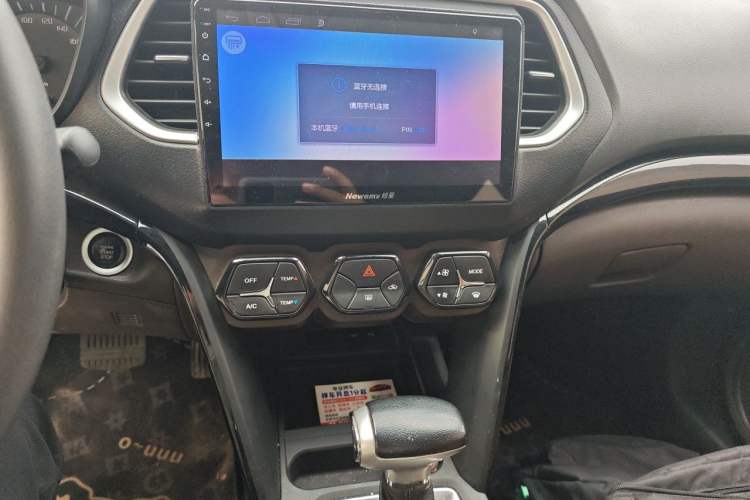 Used GAC Trumpchi GS4 2017 200T G-DCT Two-Wheel Drive Elite Edition Audio And AC Panel