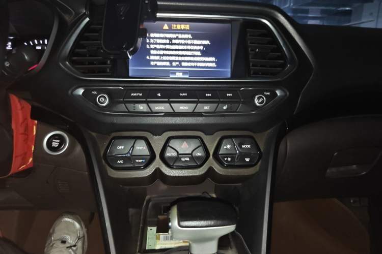 Used GAC Trumpchi GS4 2017 235T Automatic Two-Wheel Drive Luxury Smart Connectivity Version Audio And AC Panel