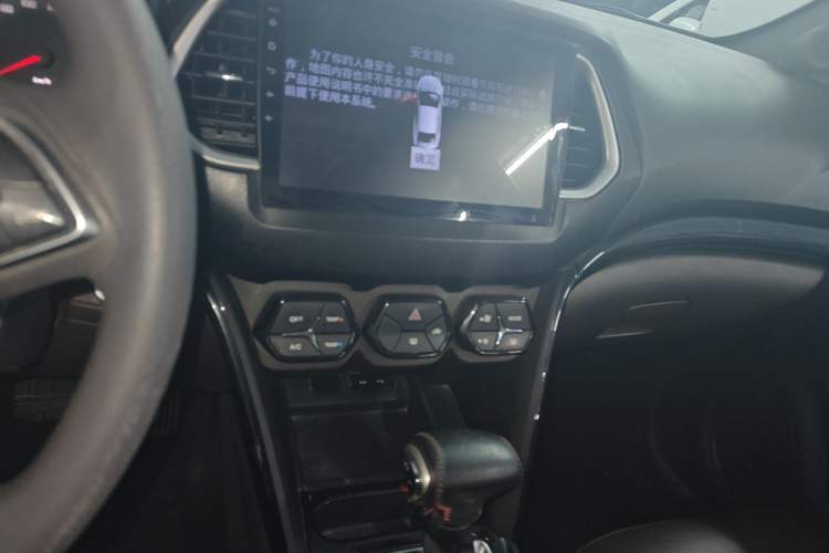 Used GAC Trumpchi GS4 2017 235T Automatic Two-Wheel Drive Elite Edition Audio And AC Panel