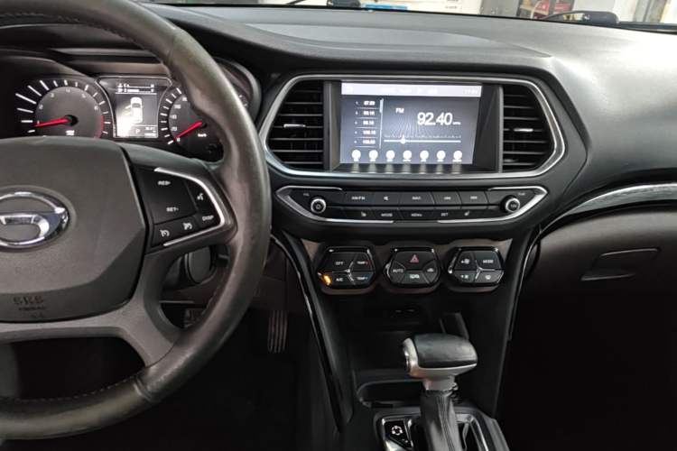 Used GAC Trumpchi GS4 2017 235T Automatic Two-Wheel Drive Luxury Smart Connectivity Version Audio And AC Panel