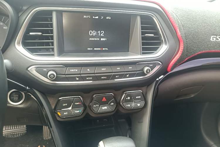 Used GAC Trumpchi GS4 2017 235T Automatic Two-Wheel Drive Luxury Smart Connectivity Version Audio And AC Panel