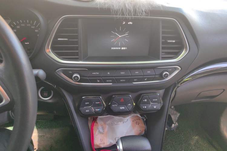 Used GAC Trumpchi GS4 2017 235T Automatic Two-Wheel Drive Luxury Smart Connectivity Version Audio And AC Panel