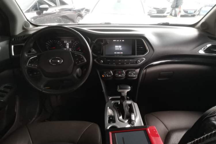 Used GAC Trumpchi GS4 2017 235T Automatic Two-Wheel Drive Luxury Smart Connectivity Version Center Console
