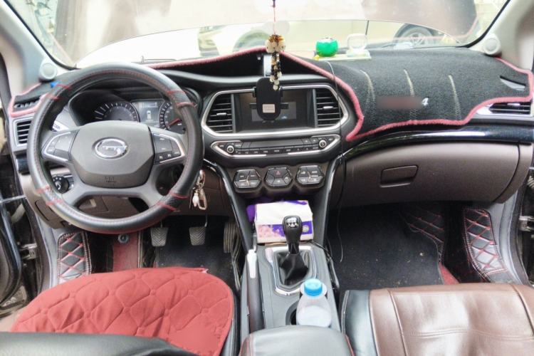 Used GAC Trumpchi GS4 2017 200T Manual Two-Wheel Drive Elite Edition Center Console