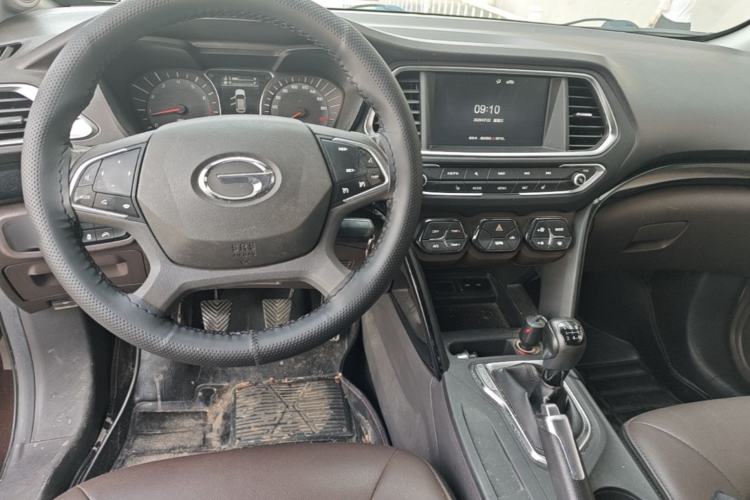 Used GAC Trumpchi GS4 2017 235T Manual Two-Wheel Drive Luxury Edition Center Console