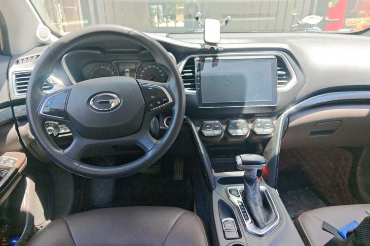 Used GAC Trumpchi GS4 2017 235T G-DCT Two-Wheel Drive Elite Edition Center Console