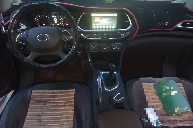 Used GAC Trumpchi GS4 2017 200T Manual Two-Wheel Drive Luxury Edition Center Console