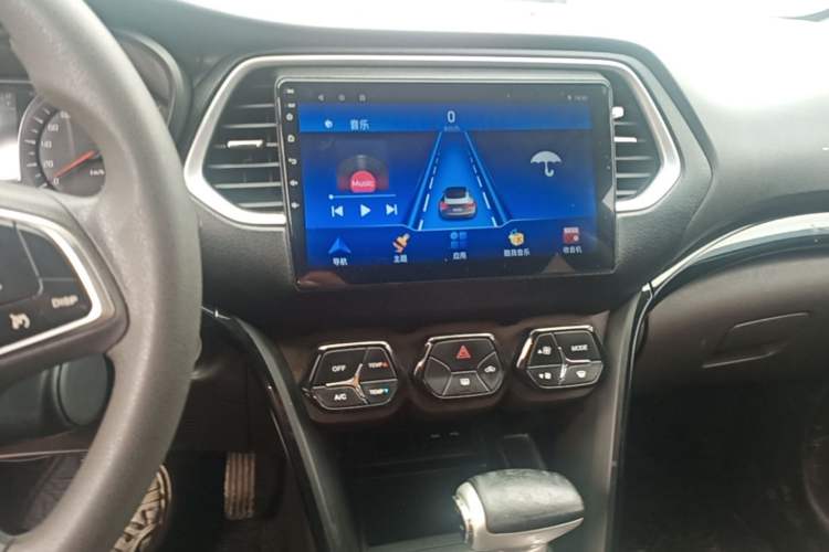 Used GAC Trumpchi GS4 2017 235T Automatic Two-Wheel Drive Elite Edition Center Console