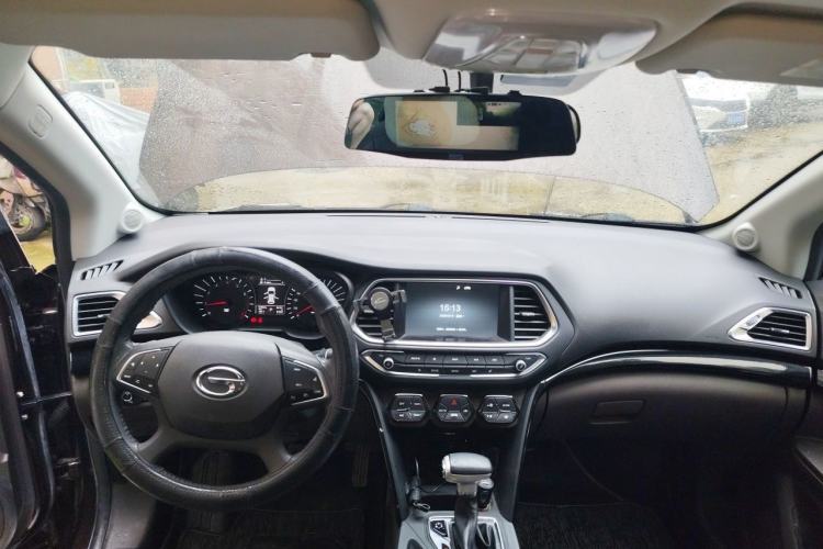 Used GAC Trumpchi GS4 2017 235T Automatic Two-Wheel Drive Luxury Smart Connectivity Version Center Console