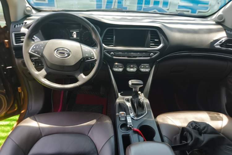 Used GAC Trumpchi GS4 2017 235T Automatic Two-Wheel Drive Luxury Smart Connectivity Version Center Console