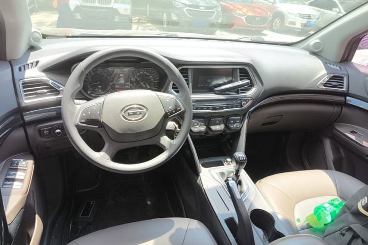 Used GAC Trumpchi GS4 2017 200T Manual Two-Wheel Drive Elite Edition Center Console