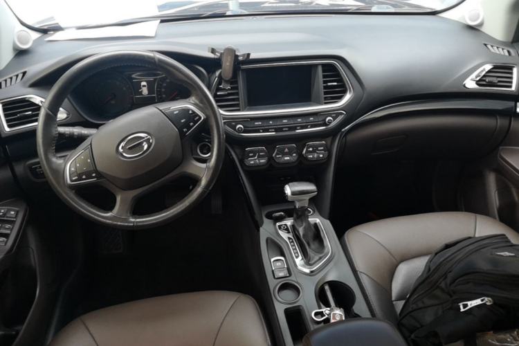 Used GAC Trumpchi GS4 2017 235T Automatic Two-Wheel Drive Luxury Smart Connectivity Version Center Console