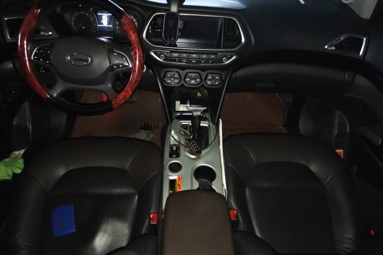 Used GAC Trumpchi GS4 2017 235T Automatic Two-Wheel Drive Luxury Smart Connectivity Version Center Console