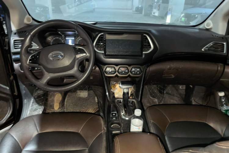 Used GAC Trumpchi GS4 2017 235T Automatic Two-Wheel Drive Luxury Smart Connectivity Version Center Console