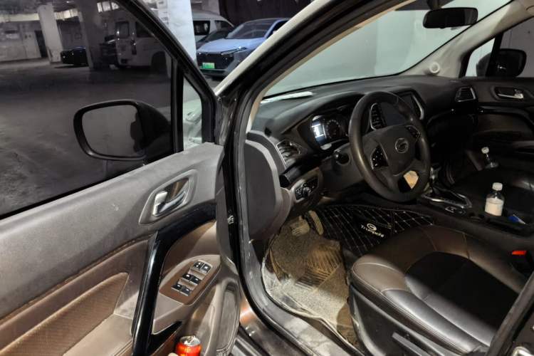 Used GAC Trumpchi GS4 2017 235T Automatic Two-Wheel Drive Luxury Smart Connectivity Version Driver Seat