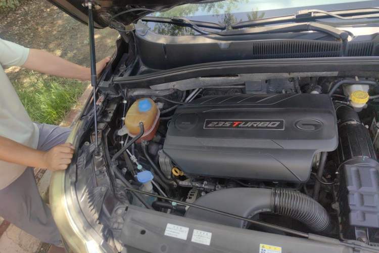 Used GAC Trumpchi GS4 2017 235T Manual Two-Wheel Drive Luxury Edition Engine Bay Right