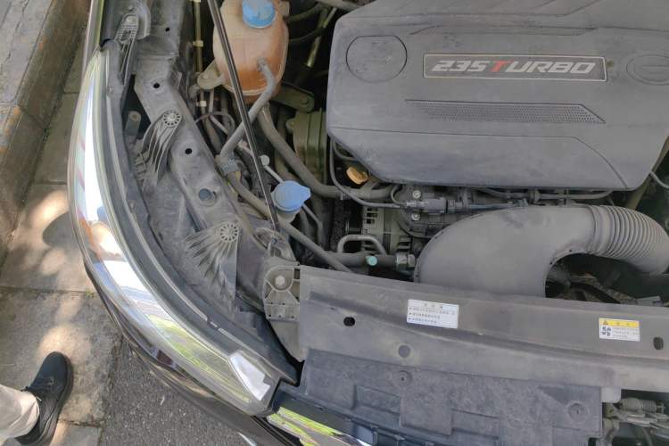 Used GAC Trumpchi GS4 2017 235T Automatic Two-Wheel Drive Luxury Smart Connectivity Version Engine Bay Right