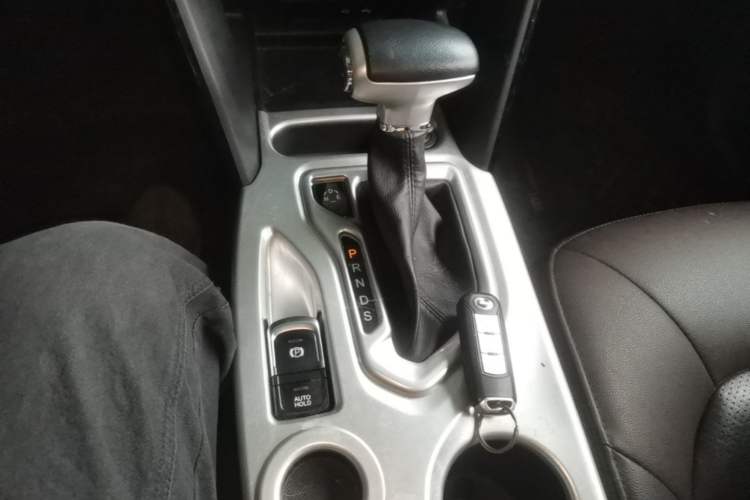 Used GAC Trumpchi GS4 2017 235T Automatic Two-Wheel Drive Luxury Smart Connectivity Version Gear Lever
