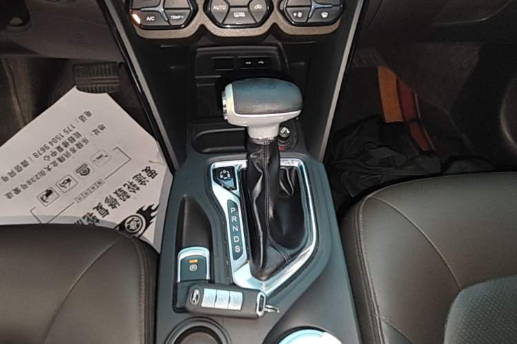 Used GAC Trumpchi GS4 2017 235T Automatic Two-Wheel Drive Luxury Smart Connectivity Version Gear Lever