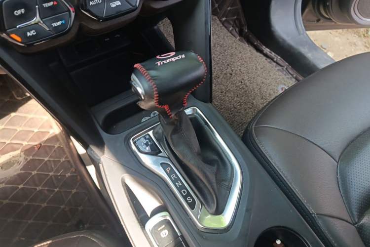 Used GAC Trumpchi GS4 2017 235T Automatic Two-Wheel Drive Luxury Smart Connectivity Version Gear Lever
