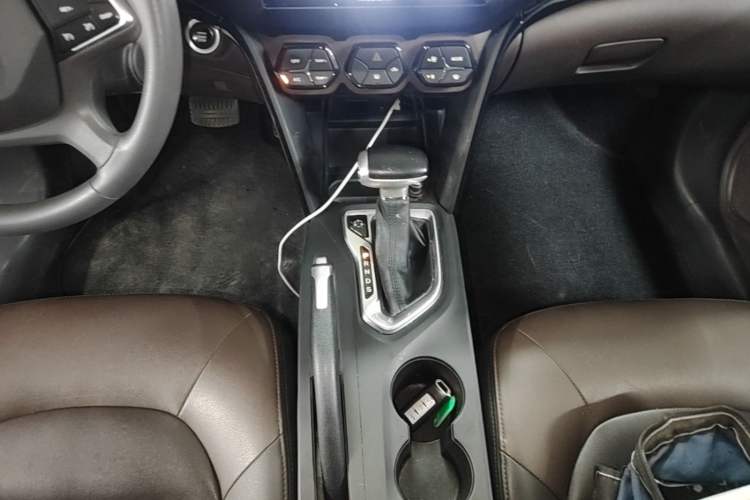 Used GAC Trumpchi GS4 2017 200T G-DCT Two-Wheel Drive Elite Edition Gear Lever