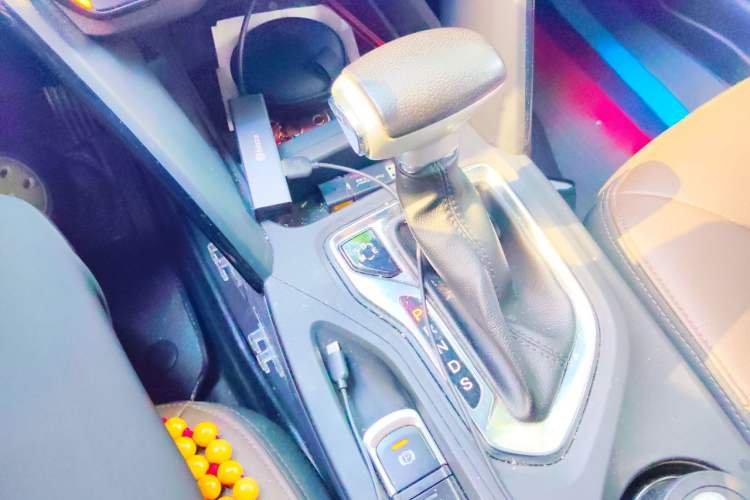 Used GAC Trumpchi GS4 2017 235T Automatic Two-Wheel Drive Luxury Smart Connectivity Version Gear Lever