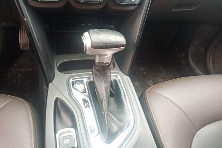 Used GAC Trumpchi GS4 2017 235T Automatic Two-Wheel Drive Elite Edition Gear Lever
