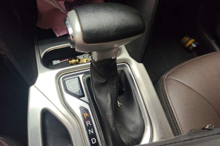 Used GAC Trumpchi GS4 2017 235T Automatic Two-Wheel Drive Luxury Smart Connectivity Version Gear Lever