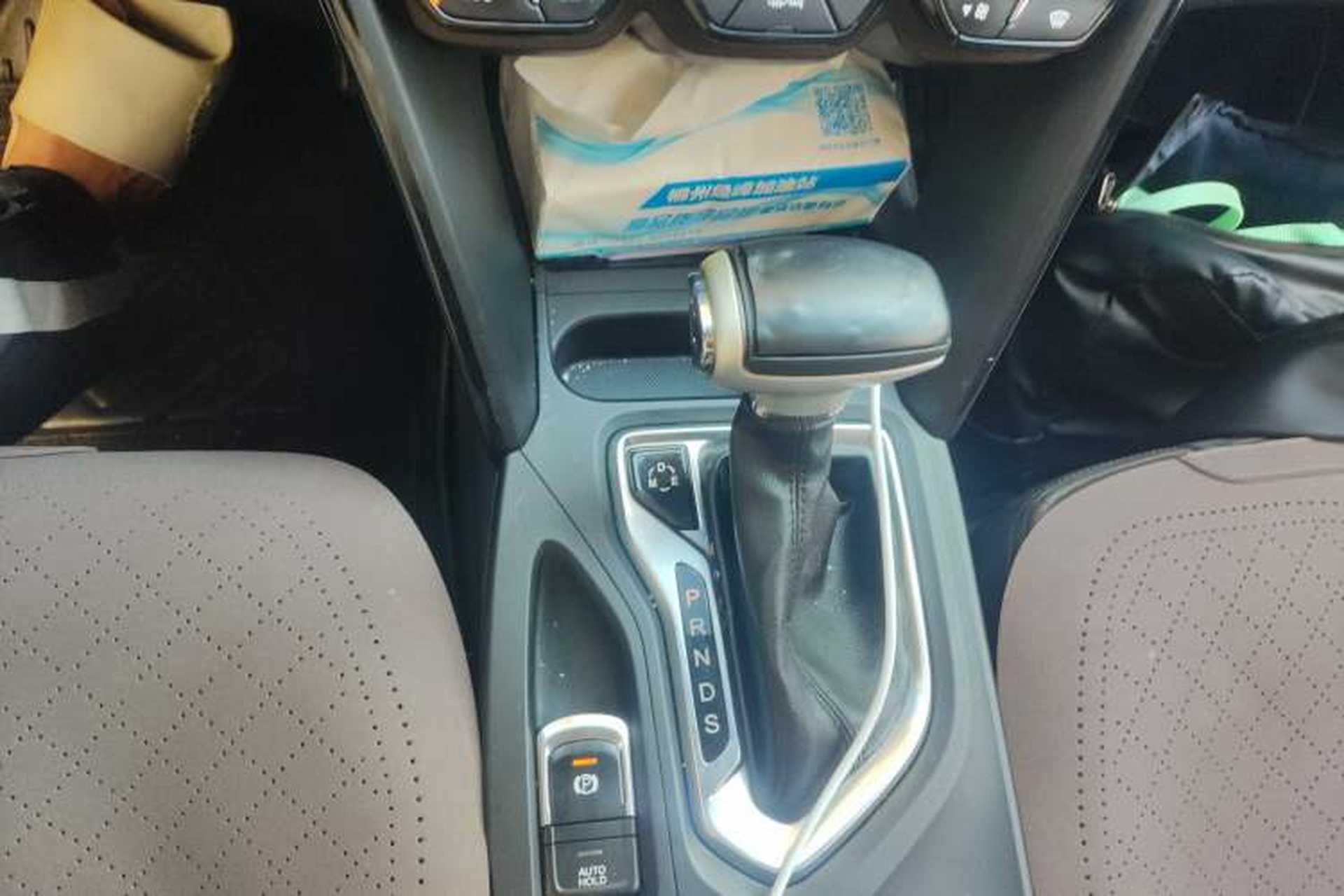 Used GAC Trumpchi GS4 2017 235T Automatic Two-Wheel Drive Luxury Smart Connectivity Version Gear Lever