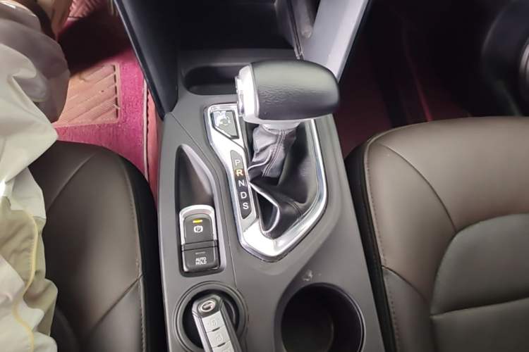 Used GAC Trumpchi GS4 2017 235T Automatic Two-Wheel Drive Luxury Smart Connectivity Version Gear Lever