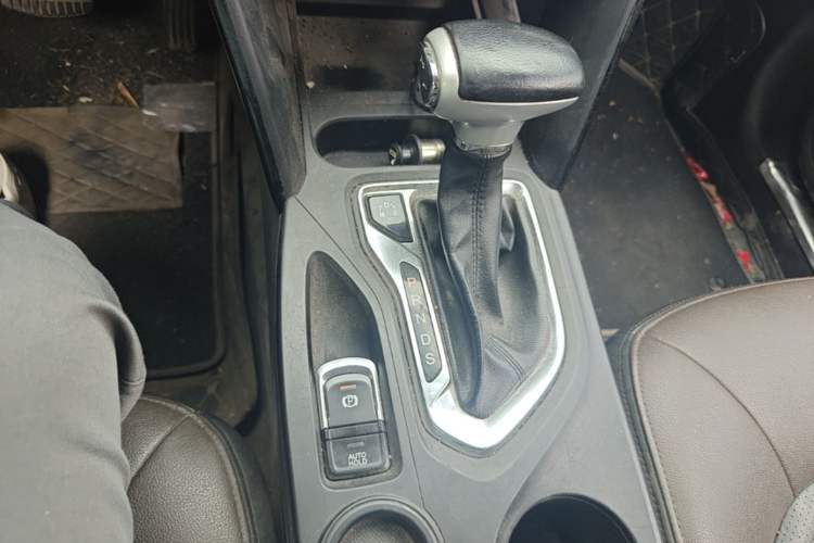 Used GAC Trumpchi GS4 2017 235T Automatic Two-Wheel Drive Luxury Smart Connectivity Version Gear Lever