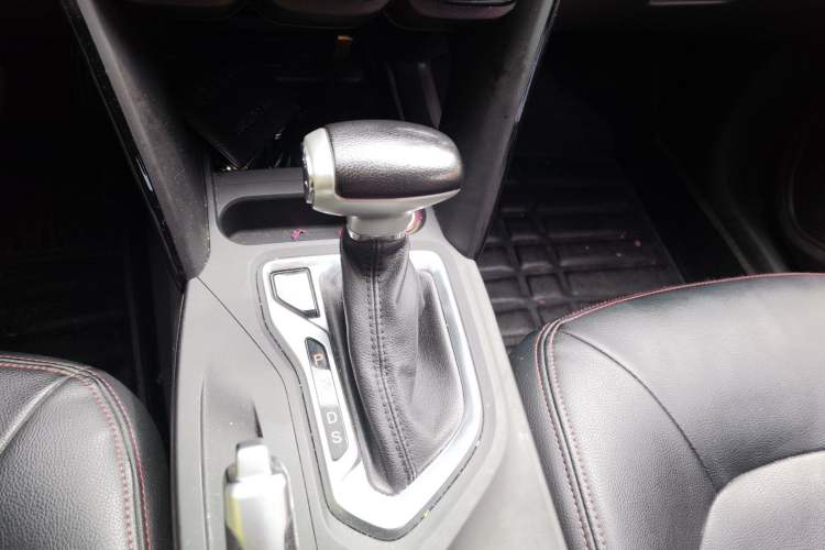 Used GAC Trumpchi GS4 2017 200T G-DCT Two-Wheel Drive Comfort Edition Gear Lever