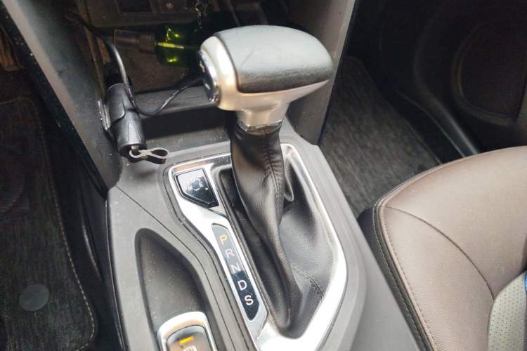 Used GAC Trumpchi GS4 2017 235T Automatic Two-Wheel Drive Luxury Smart Connectivity Version Gear Lever