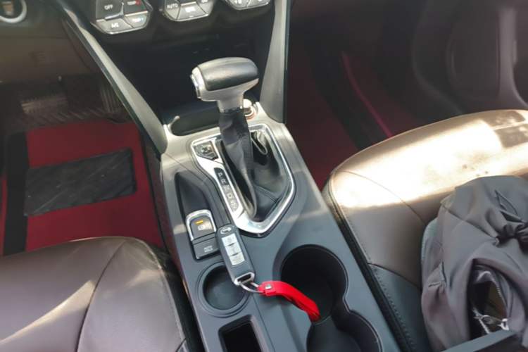 Used GAC Trumpchi GS4 2017 235T Automatic Two-Wheel Drive Luxury Smart Connectivity Version Gear Lever