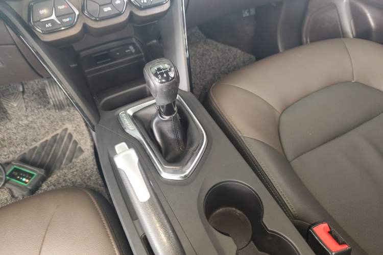 Used GAC Trumpchi GS4 2017 235T Manual Two-Wheel Drive Luxury Edition Gear Lever